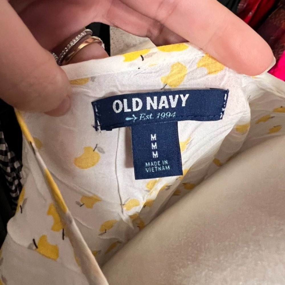 LEMON PRINT TOP - Picture 2 of 2